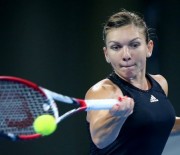 Simona Halep si Monica Niculescu participa la turneul de tenis de la Doha