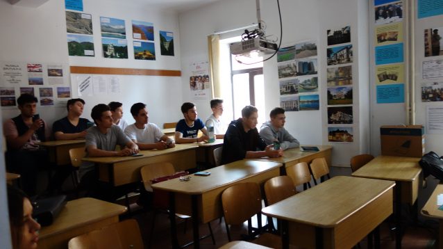 10 mai, Ziua Independenţei României şi a regalităţii, a prilejuit întâlnirea cu elevii Colegiului Grigore Cerchez